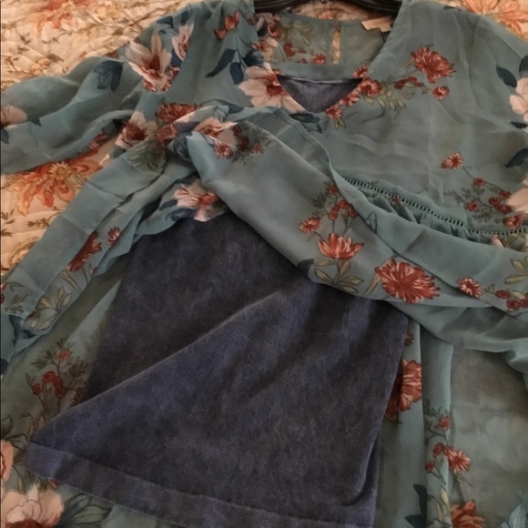 🍃🌷 🌸🍃Chiffon Scalloped Top - Picture 6 of 8